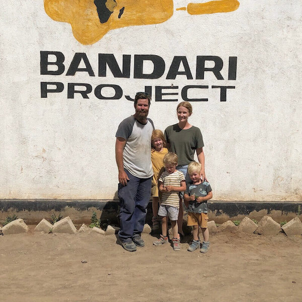 Volunteers - Australian family standing together at the Bandari project